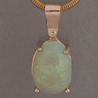 14 kt gold opal pendant